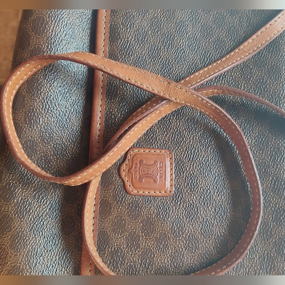 💜Vintage Celine Paris Crossbody Purse. In Excellent Used Condition. - Picture 3 of 7